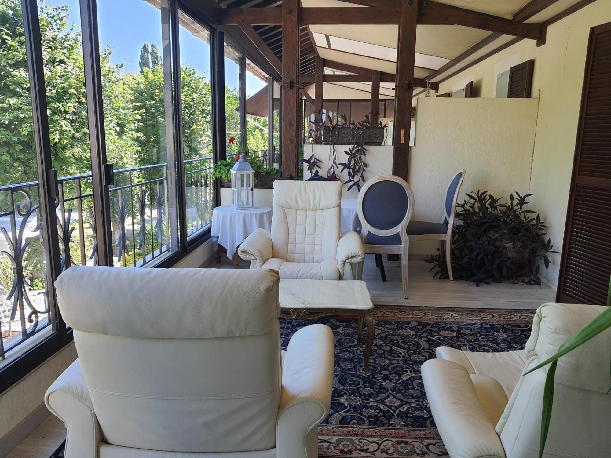 Logis - Hotel & Restaurant Le Gonfalon Germigny-l'Eveque Zewnętrze zdjęcie