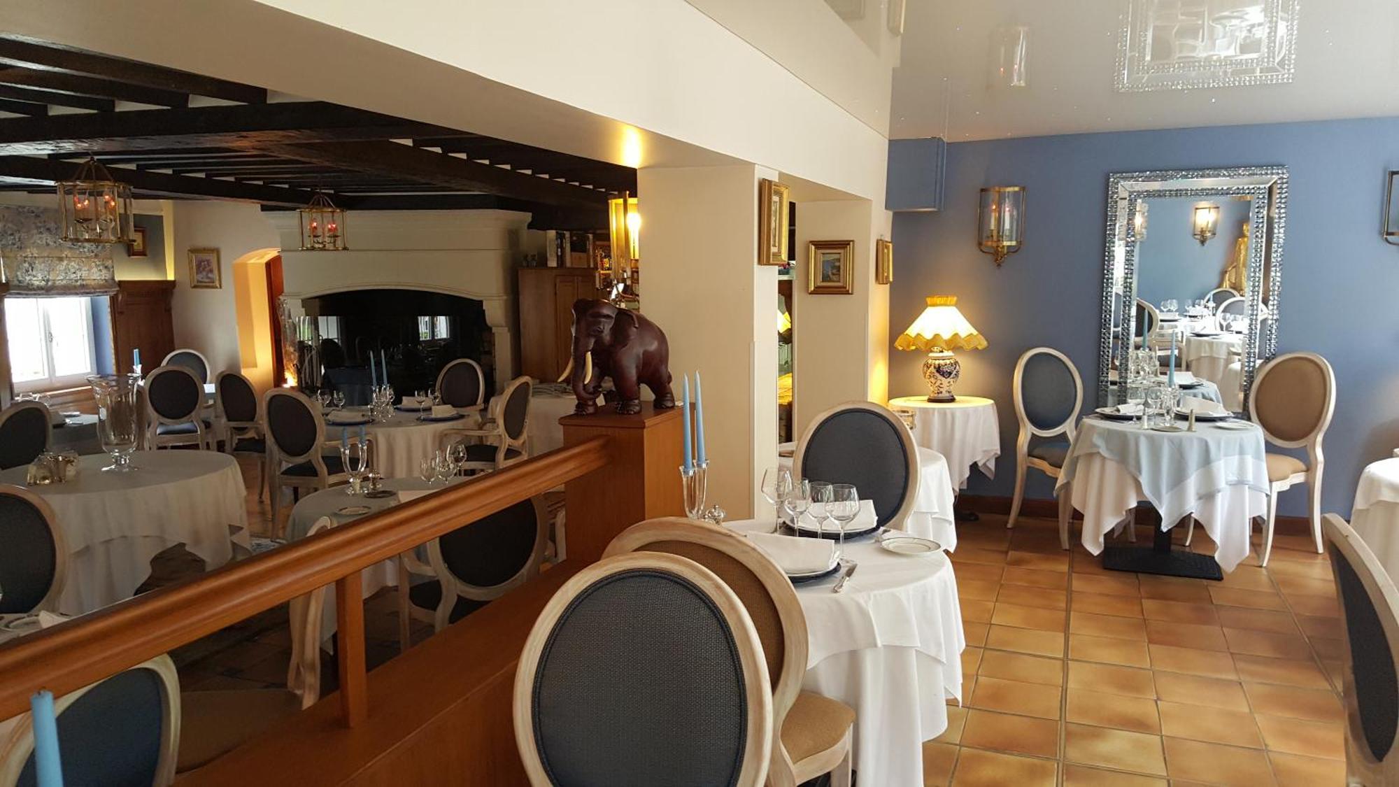 Logis - Hotel & Restaurant Le Gonfalon Germigny-l'Eveque Zewnętrze zdjęcie