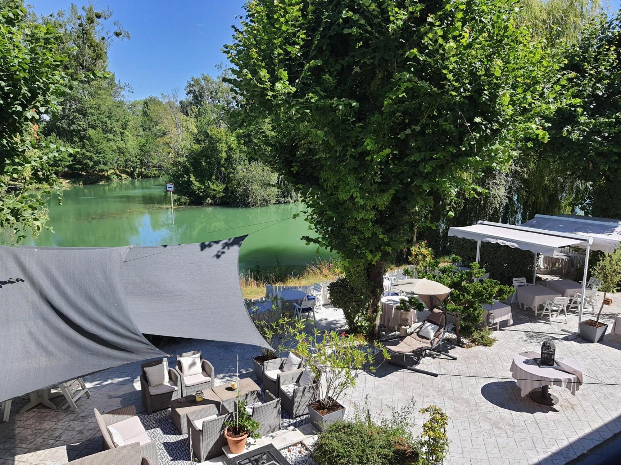 Logis - Hotel & Restaurant Le Gonfalon Germigny-l'Eveque Zewnętrze zdjęcie