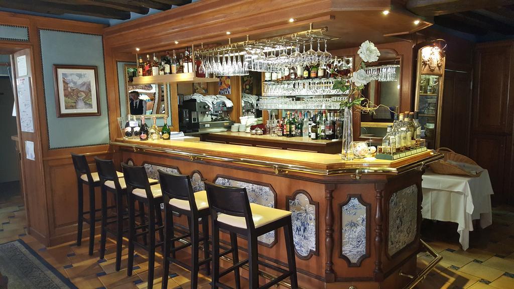 Logis - Hotel & Restaurant Le Gonfalon Germigny-l'Eveque Zewnętrze zdjęcie