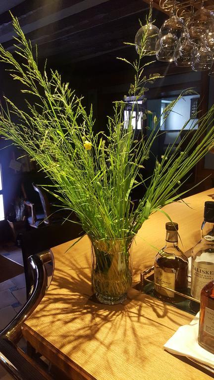 Logis - Hotel & Restaurant Le Gonfalon Germigny-l'Eveque Zewnętrze zdjęcie
