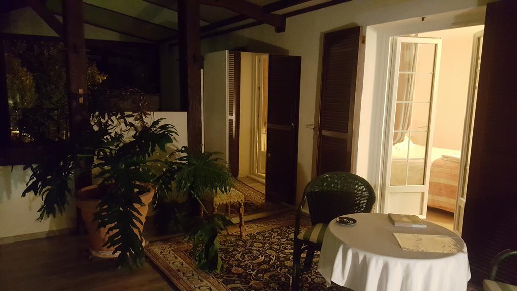 Logis - Hotel & Restaurant Le Gonfalon Germigny-l'Eveque Zewnętrze zdjęcie