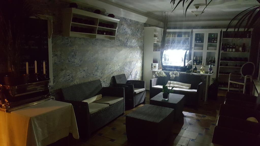 Logis - Hotel & Restaurant Le Gonfalon Germigny-l'Eveque Zewnętrze zdjęcie