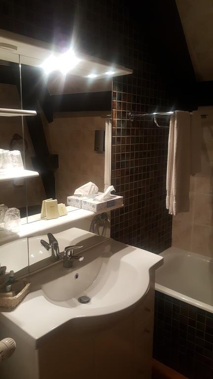 Logis - Hotel & Restaurant Le Gonfalon Germigny-l'Eveque Zewnętrze zdjęcie