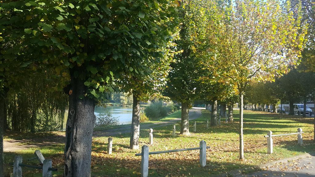 Logis - Hotel & Restaurant Le Gonfalon Germigny-l'Eveque Zewnętrze zdjęcie