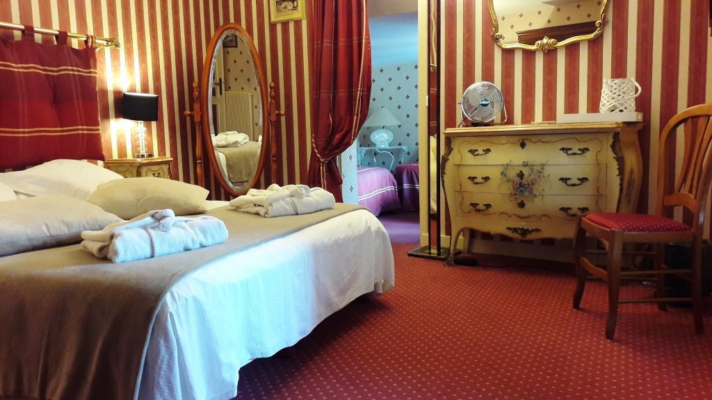 Logis - Hotel & Restaurant Le Gonfalon Germigny-l'Eveque Zewnętrze zdjęcie