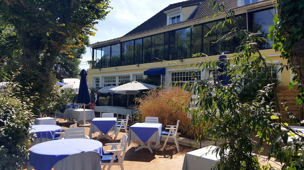 Logis - Hotel & Restaurant Le Gonfalon Germigny-l'Eveque Zewnętrze zdjęcie