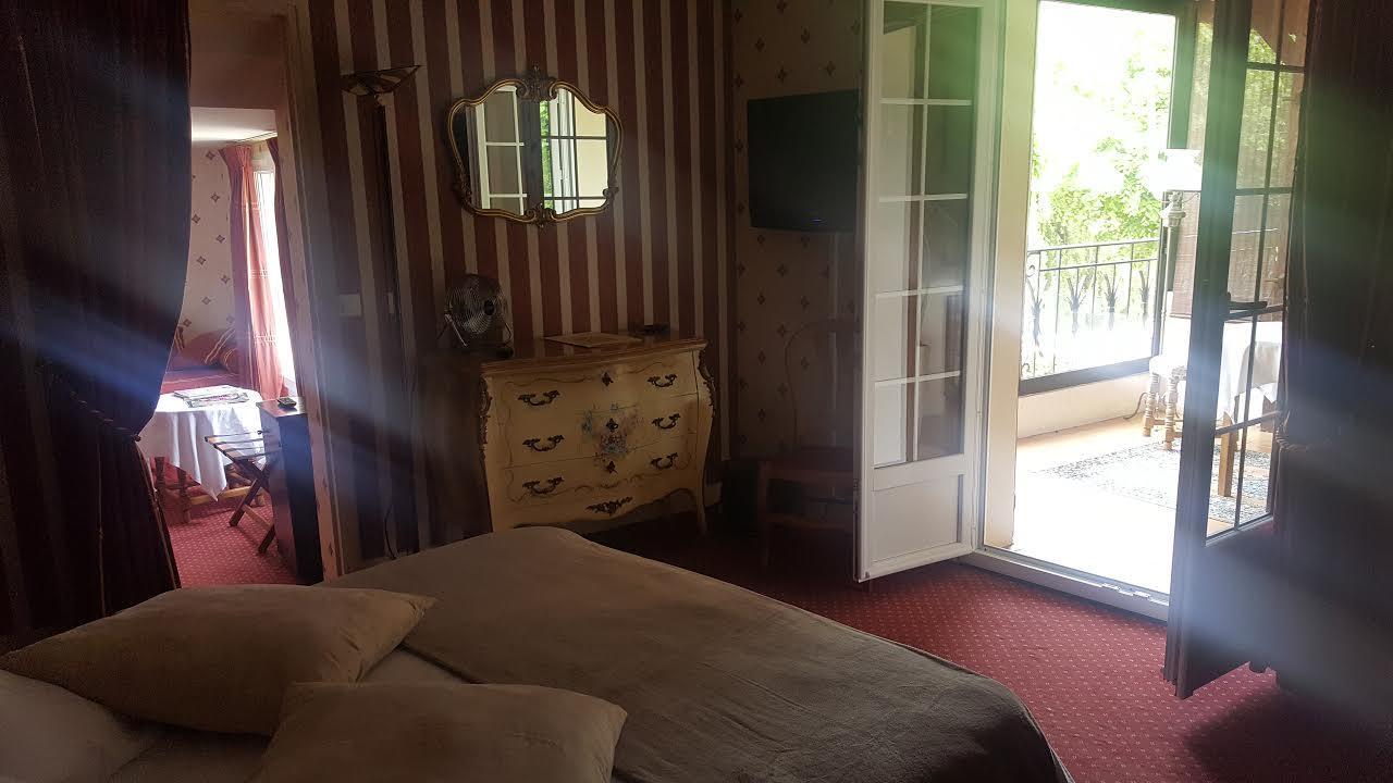 Logis - Hotel & Restaurant Le Gonfalon Germigny-l'Eveque Pokój zdjęcie